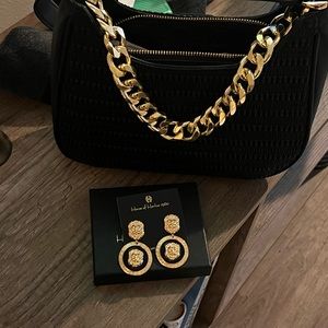 Really cute, dressy Aldo bag with thick gold chain handle and black handle